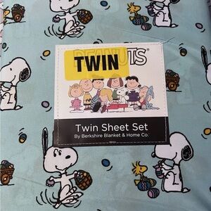 Peanuts Twin Sheet Set - Light Blue with Snoopy and Friends Easter Eggs